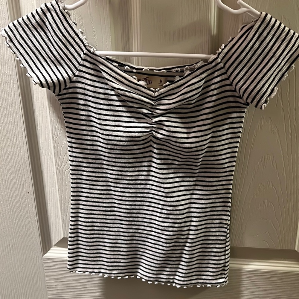 Old the shoulder stripped Hollister top